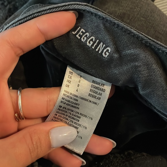 Distressed jeans - Picture 4 of 4